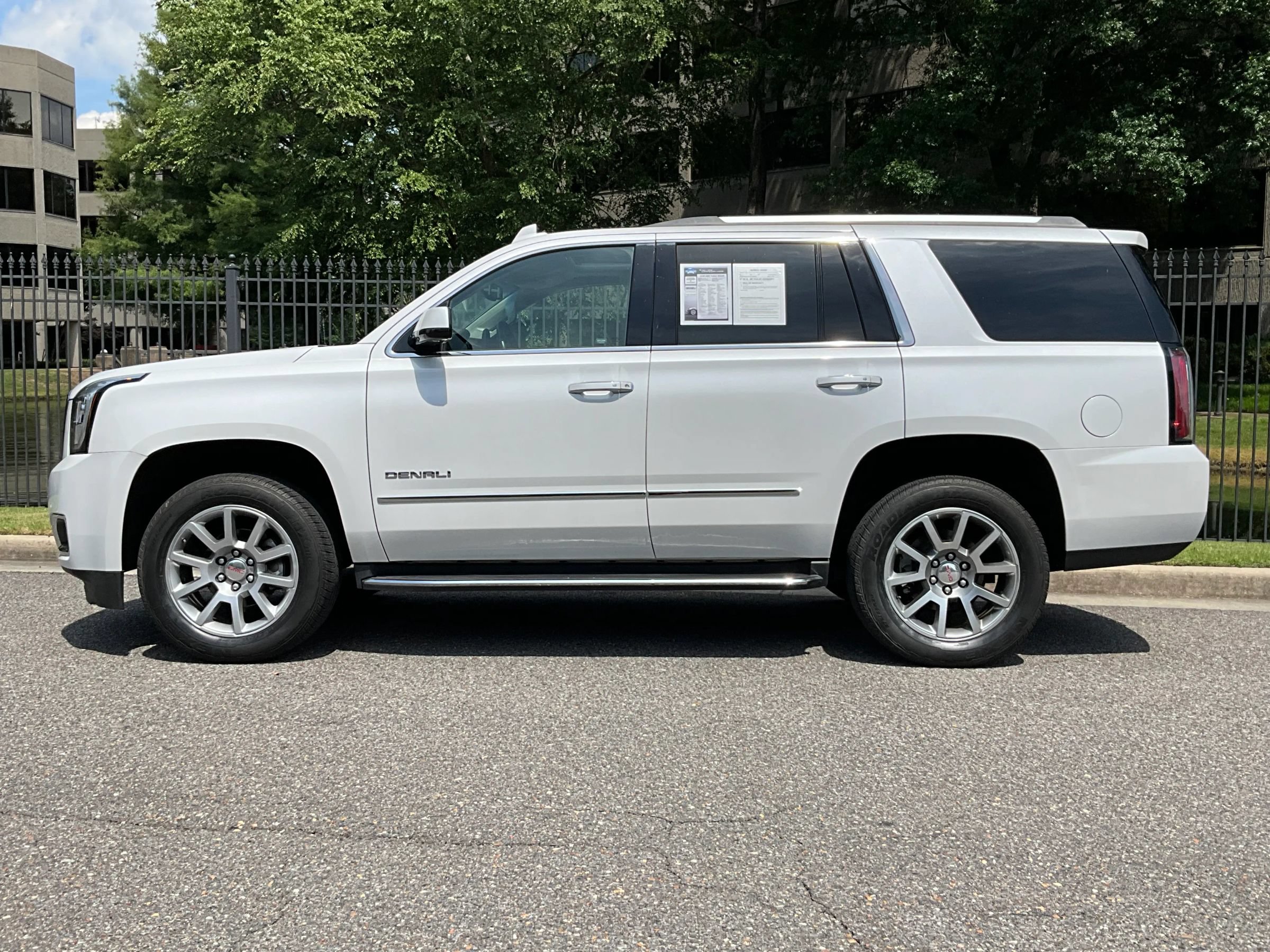 Used 2020 GMC Yukon Denali w/ Open Road Package RWD image 8