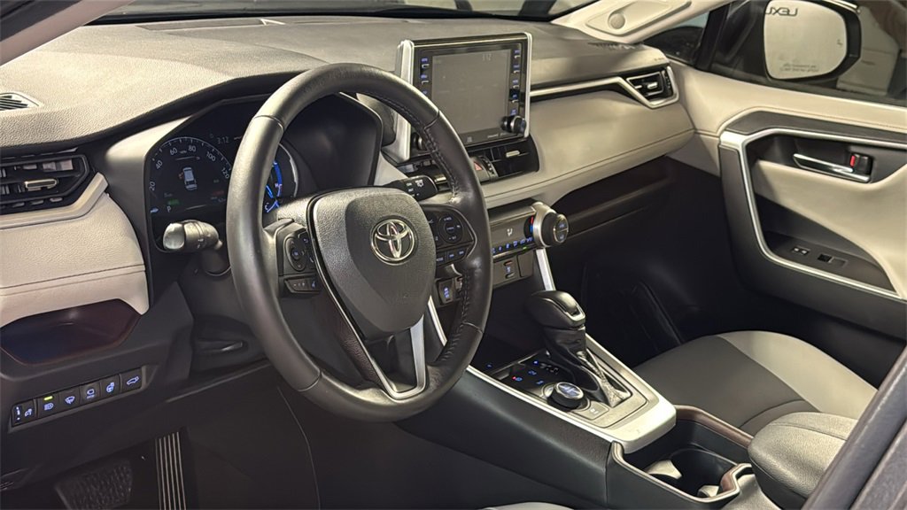 Used 2020 Toyota RAV4 Limited image 27