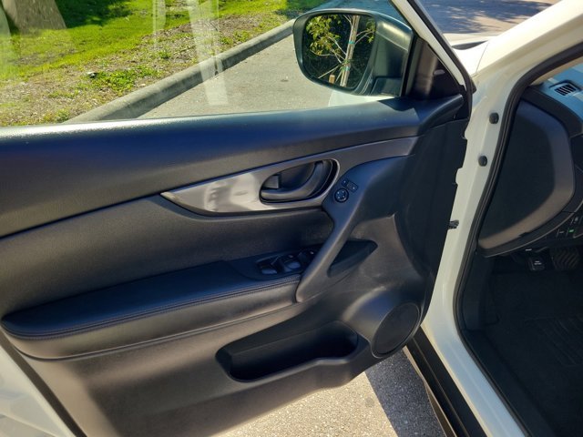 Used 2020 Nissan Rogue S image 22