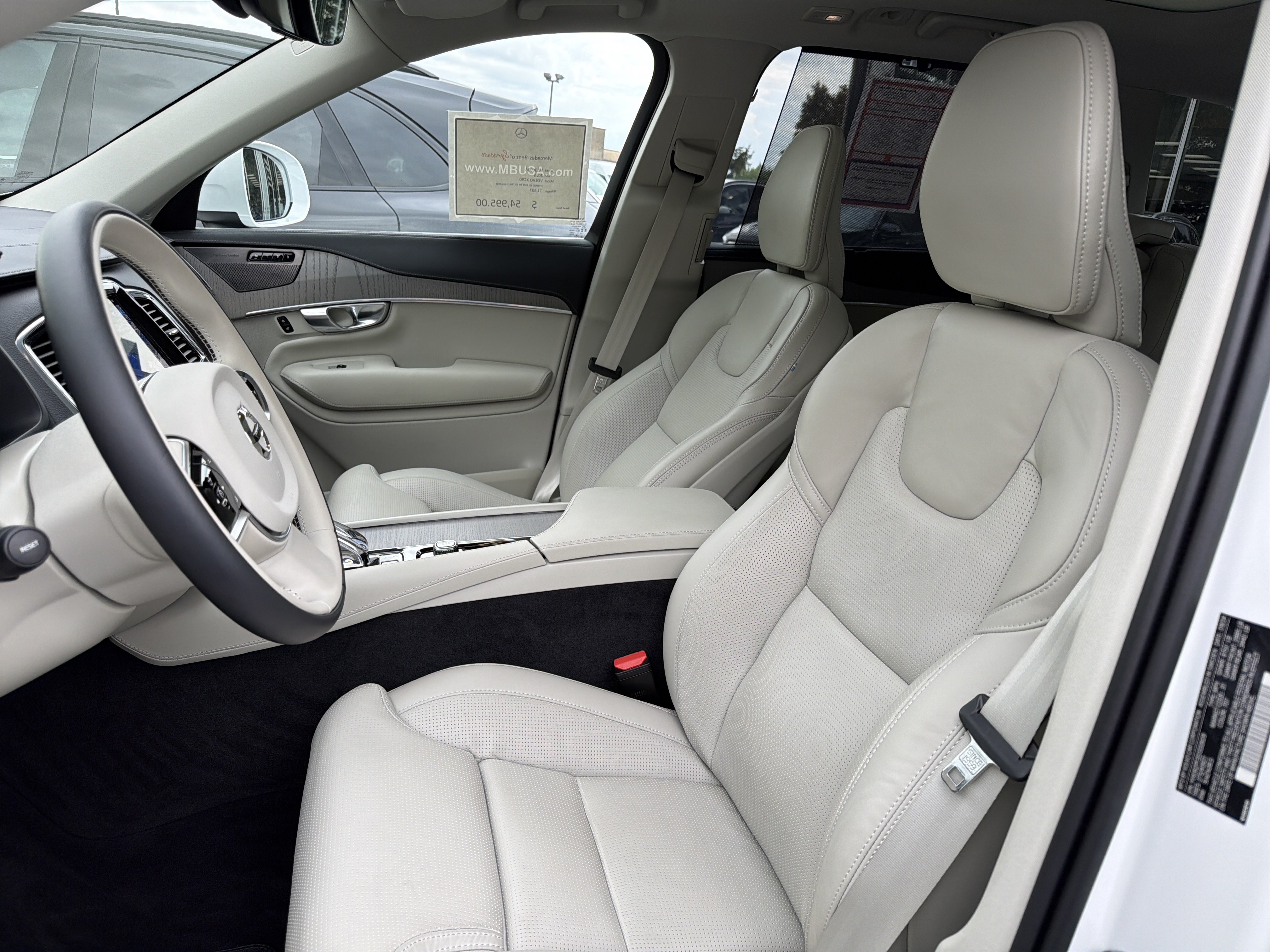 Used 2025 Volvo XC90 B6 Ultra w/ Protection Package Premier AWD/4WD image 10