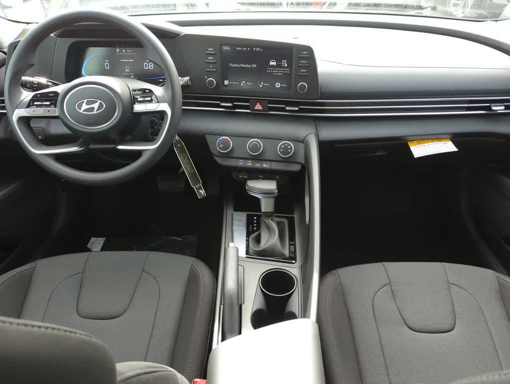 New 2026 Hyundai Elantra SE FWD image 17