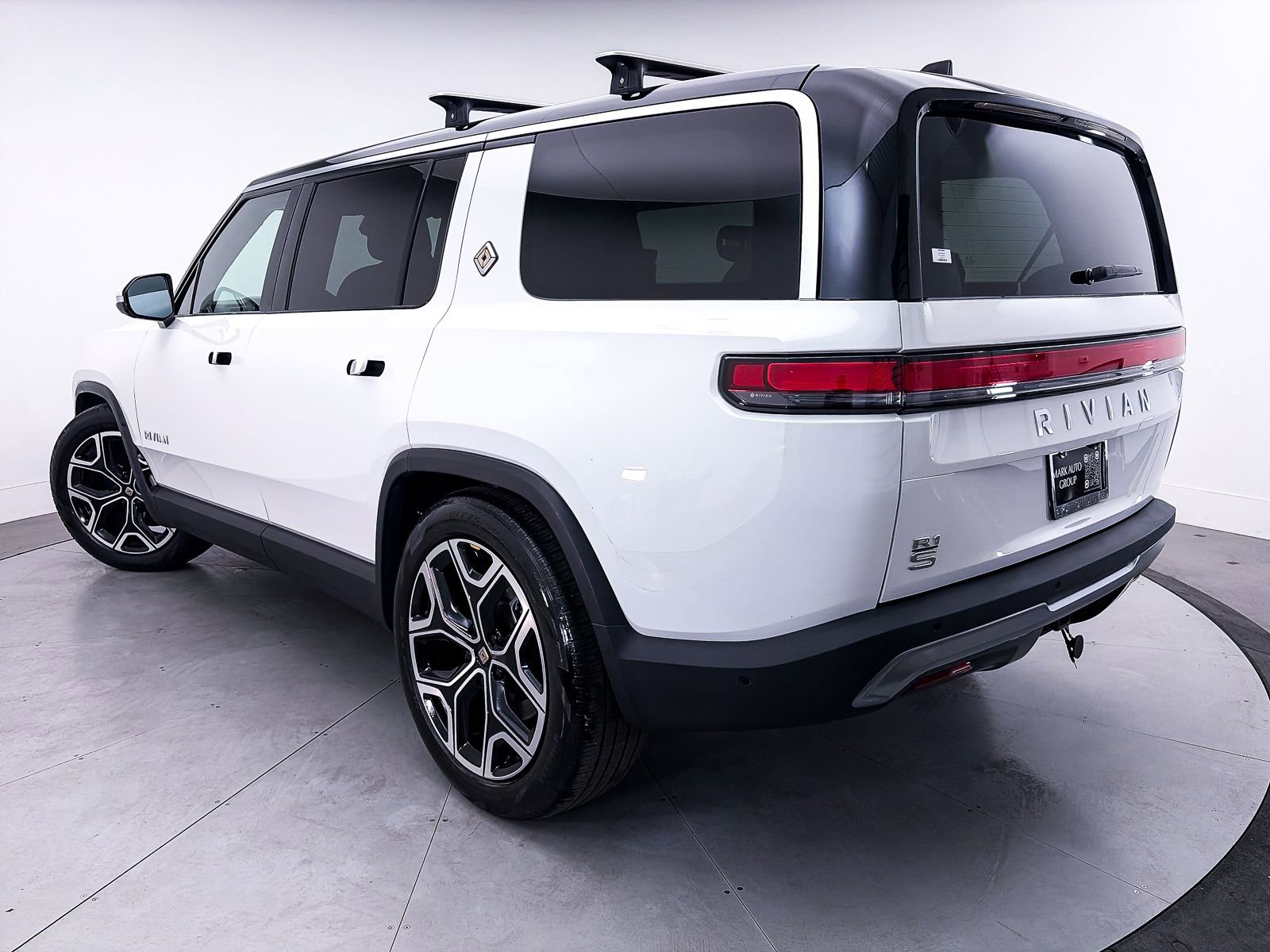 Used 2024 Rivian R1S Adventure AWD/4WD image 2