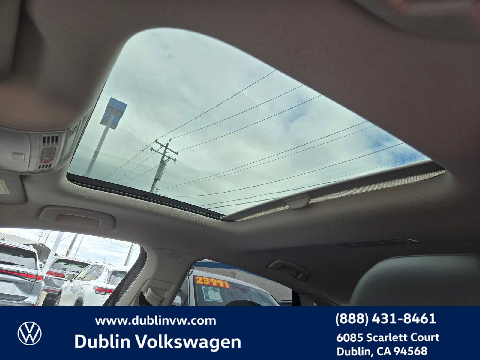 Used 2024 Volkswagen Jetta SE w/ Panoramic Sunroof Package FWD image 17