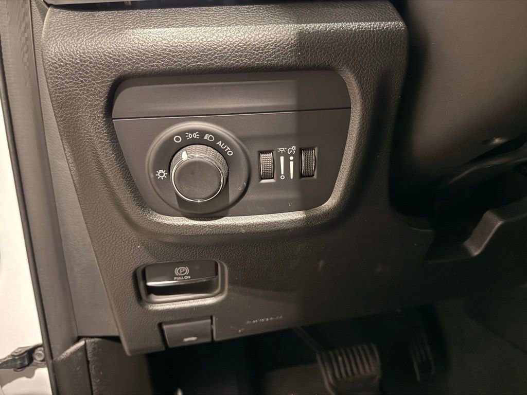 Used 2022 Jeep Grand Cherokee L Laredo image 15