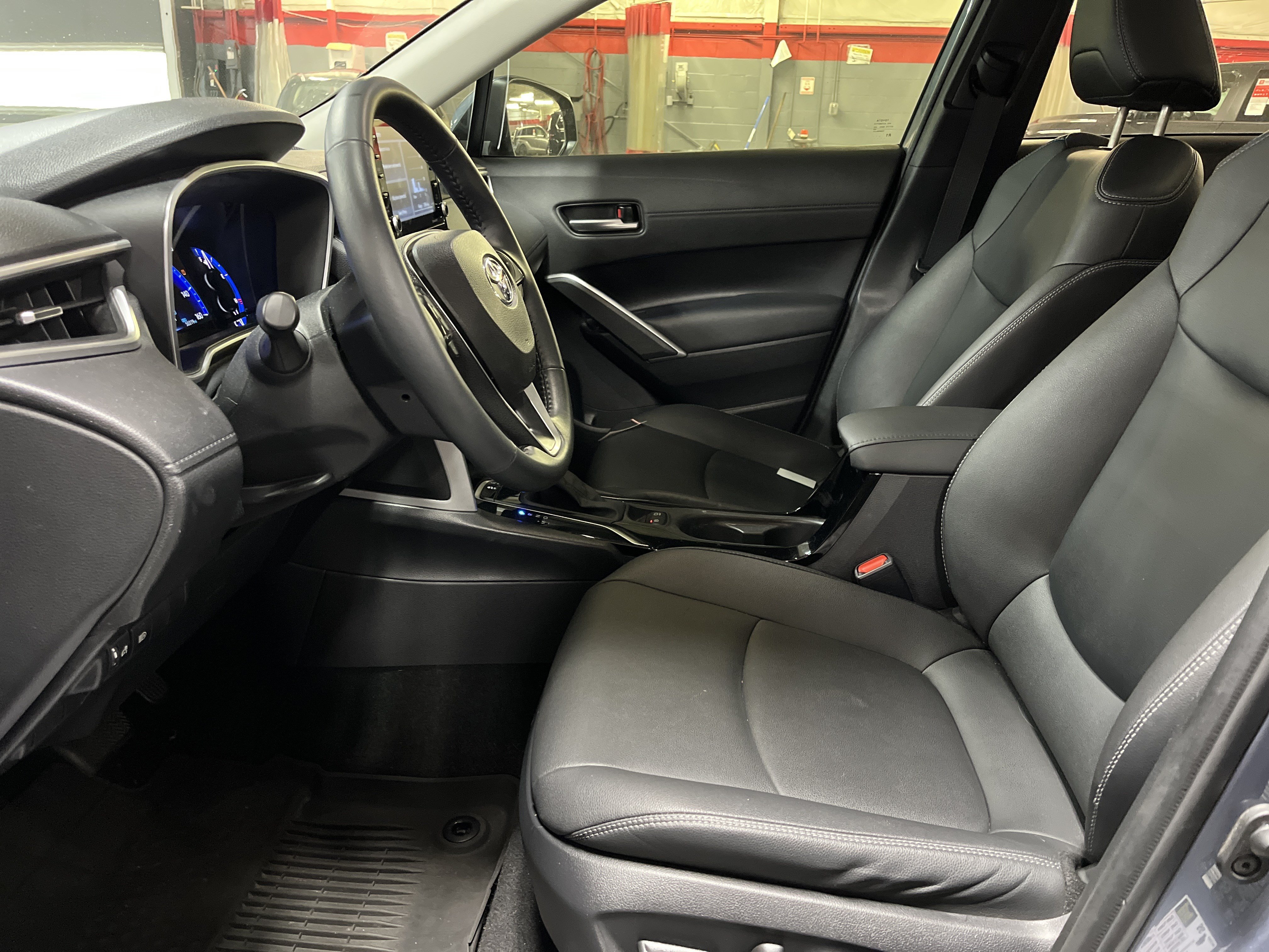 Used 2022 Toyota Corolla Cross XLE AWD/4WD image 6