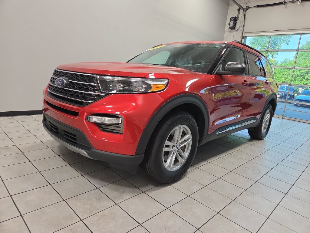 Used 2024 Ford Explorer XLT w/ Equipment Group 202A AWD/4WD image 8