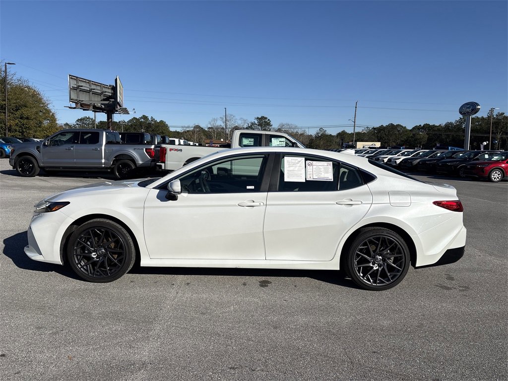 Used 2025 Toyota Camry XLE image 7