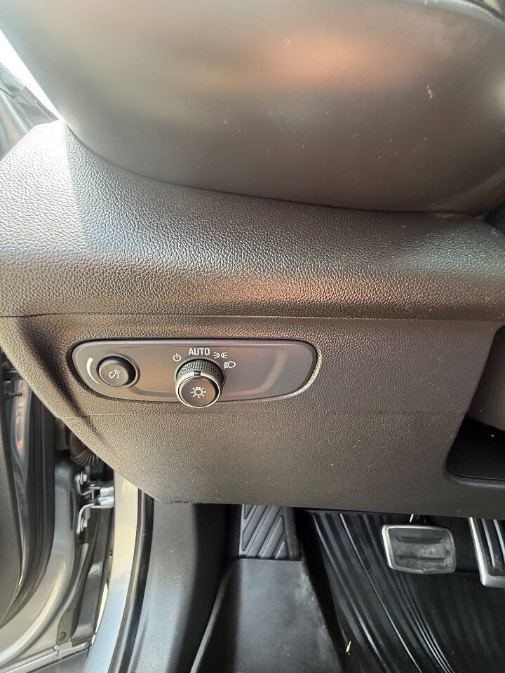Used 2022 Buick Envision Essence w/ Sport Touring Package AWD/4WD image 23