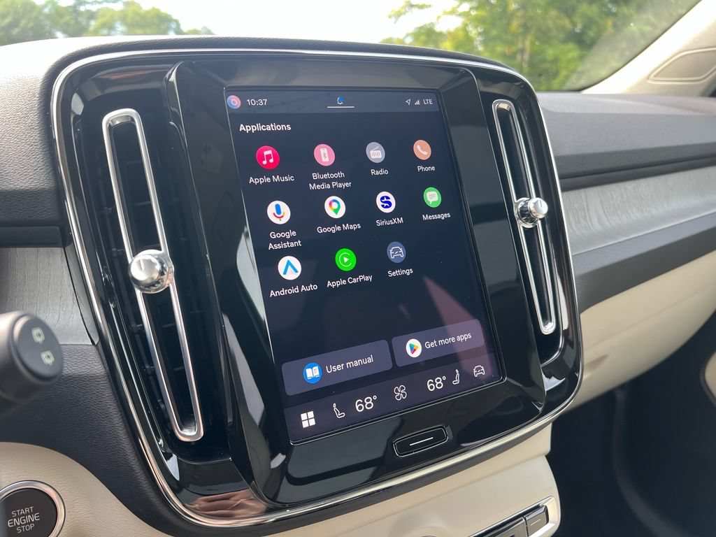 Certified 2025 Volvo XC40 B5 Plus AWD/4WD image 16