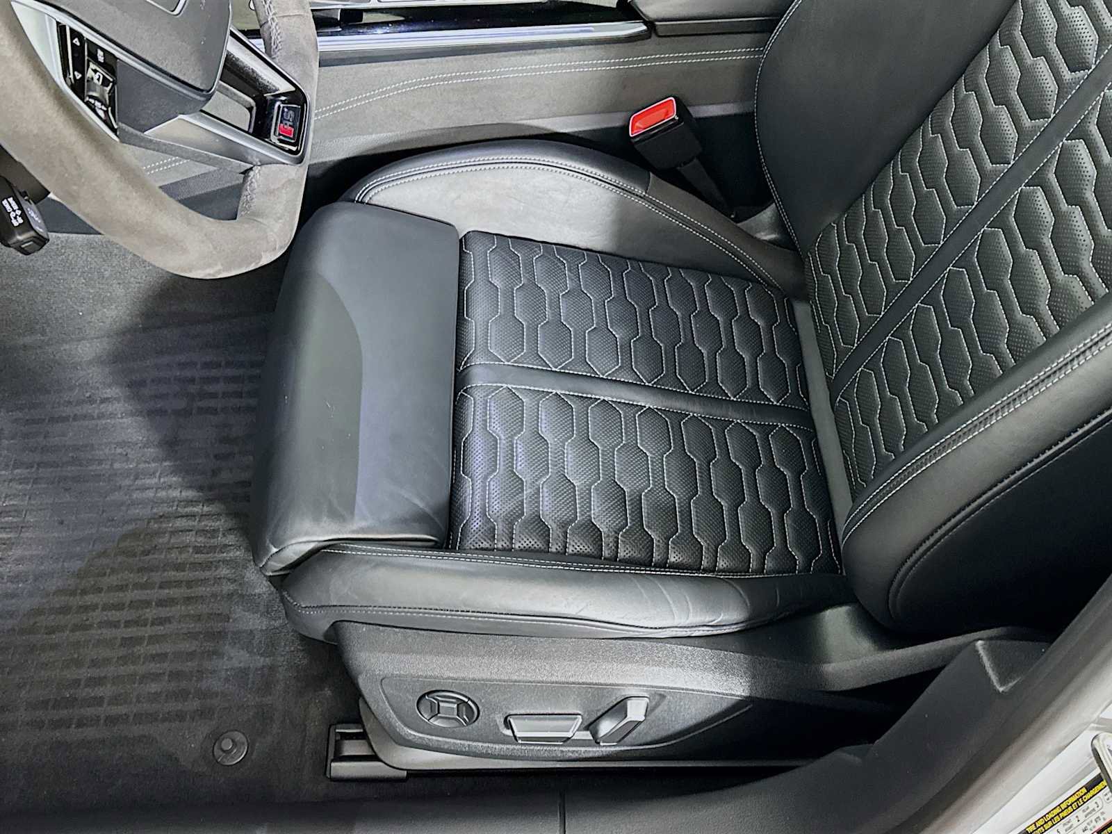 Used 2022 Audi RS 7 4.0T w/ Carbon Optic Package image 21