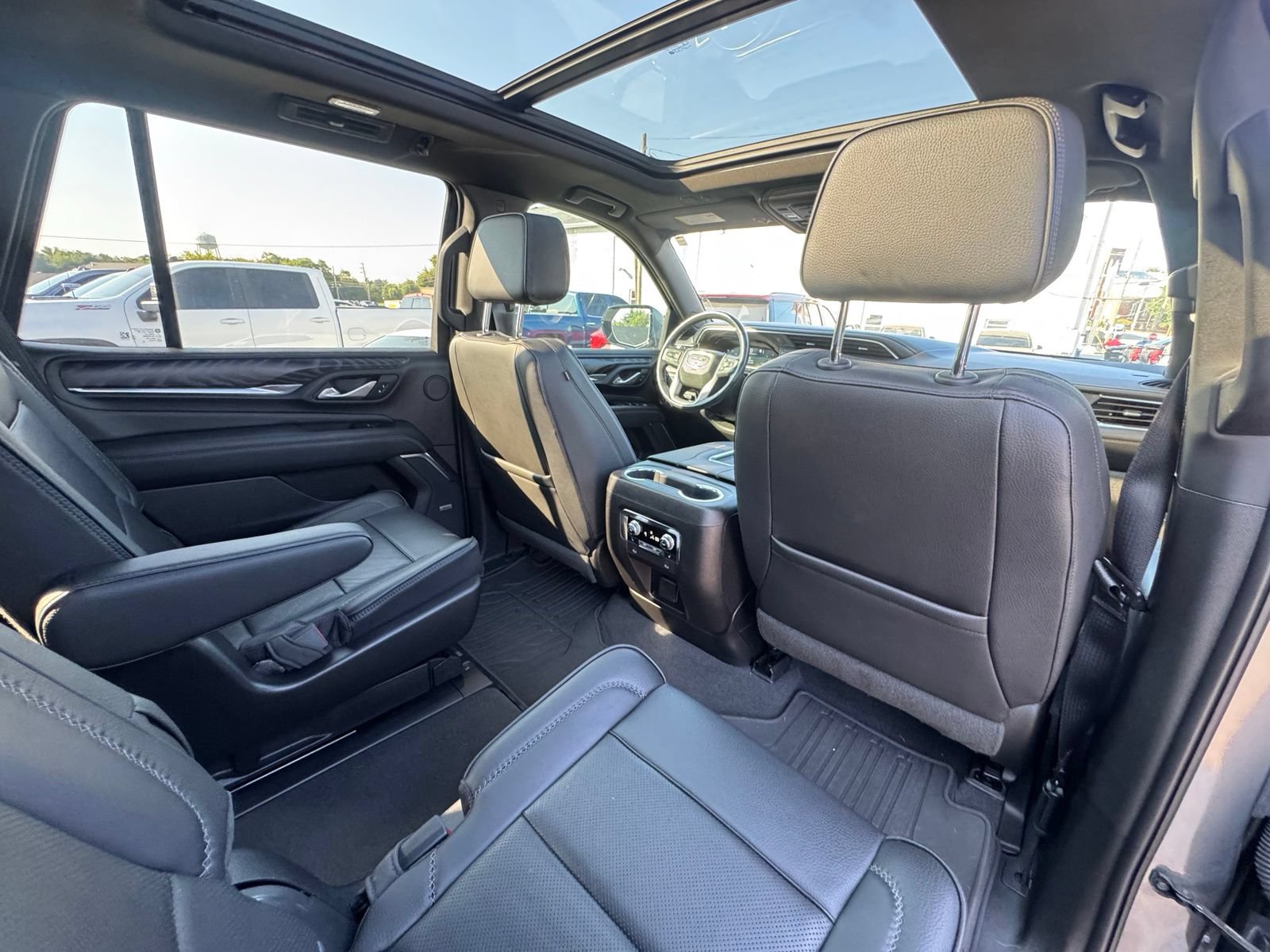 Used 2022 GMC Yukon Denali w/ Max Trailering Package AWD/4WD image 32