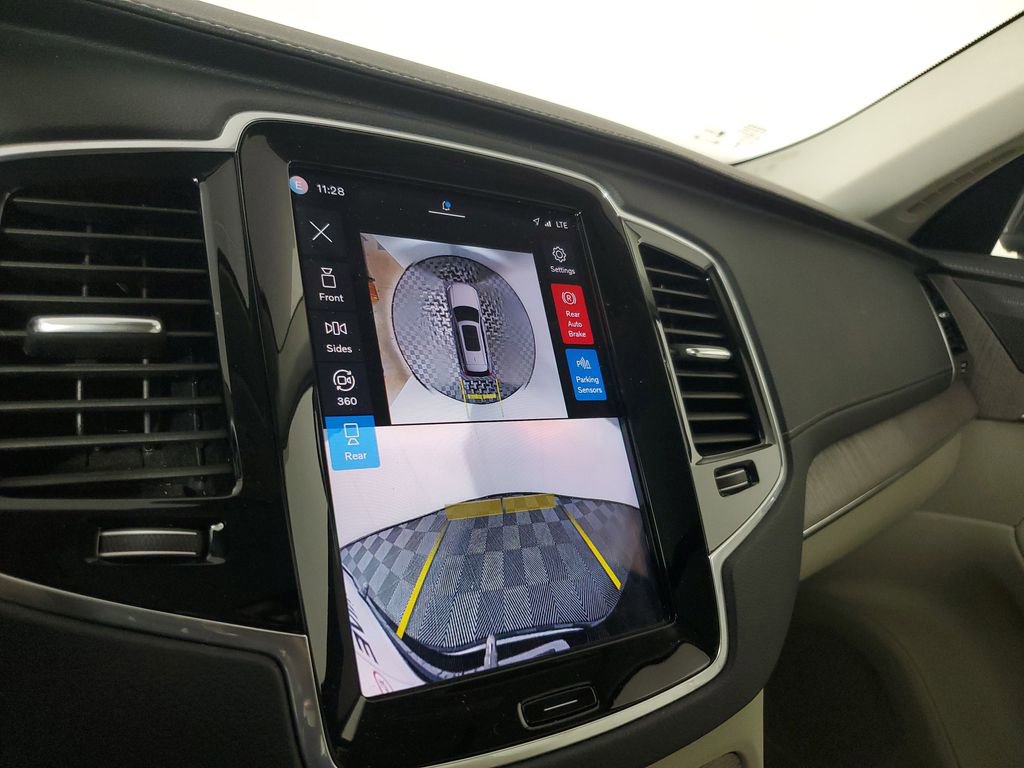 Certified 2024 Volvo XC90 B6 Ultimate w/ Protection Package Premier image 32