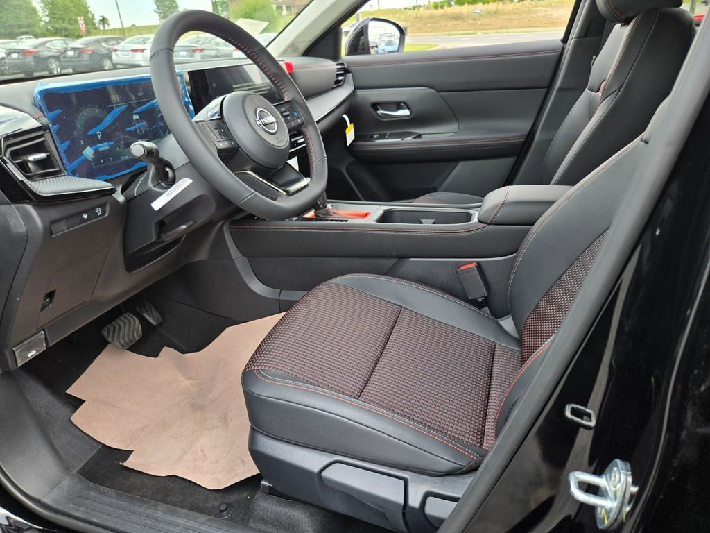 New 2026 Nissan Kicks SR w/ Cold Weather Package FWD image 4