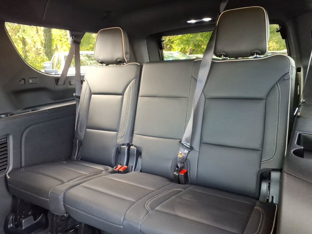 Certified 2025 Chevrolet Suburban Premier AWD/4WD image 15