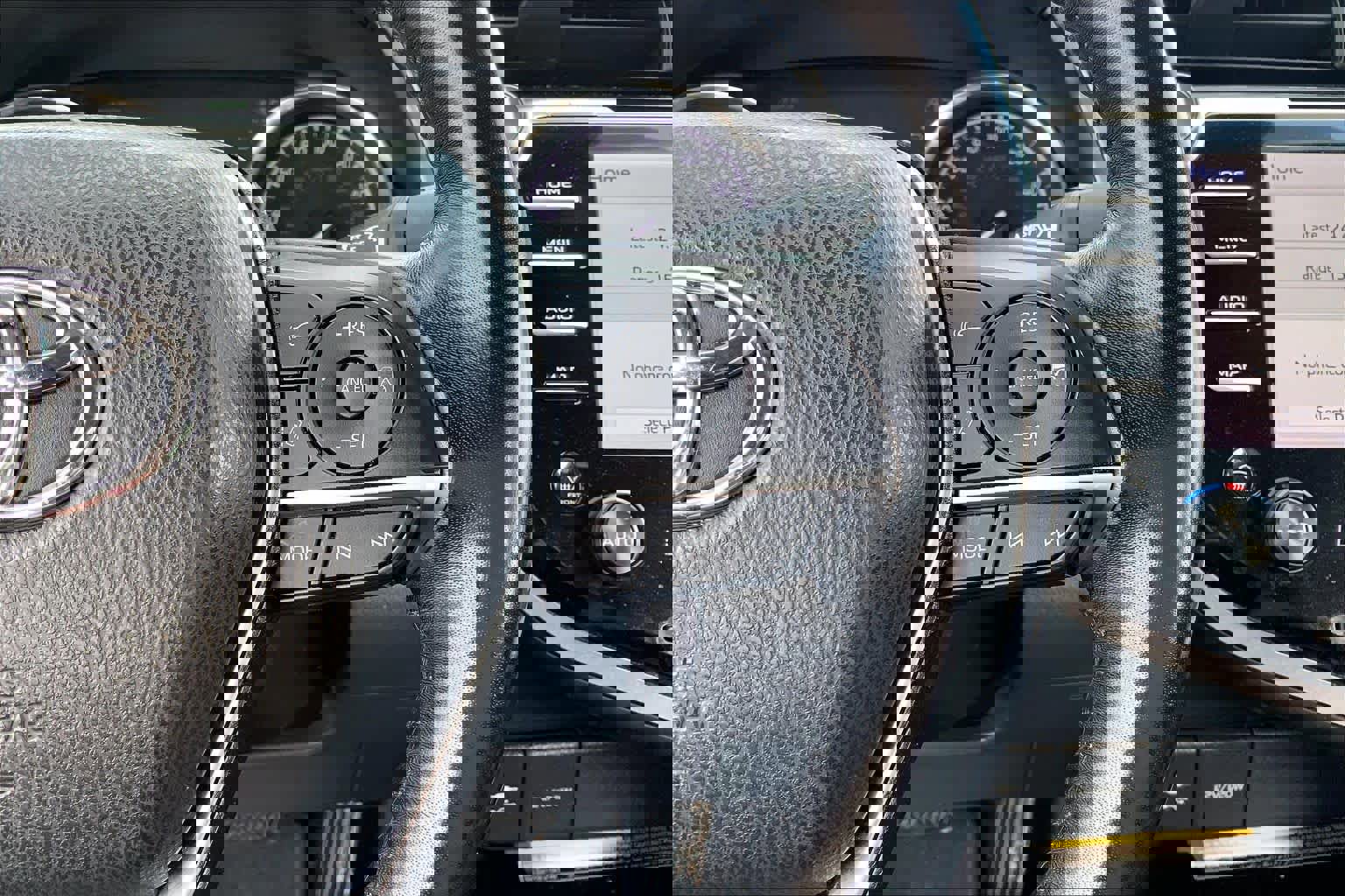 Used 2019 Toyota Camry XLE image 24