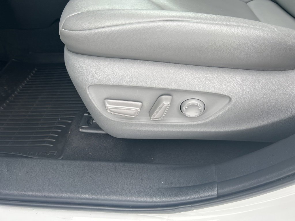 Used 2022 Toyota Highlander XLE image 18