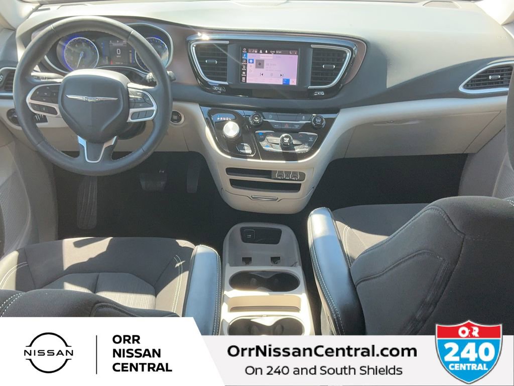 Used 2023 Chrysler Voyager LX image 16