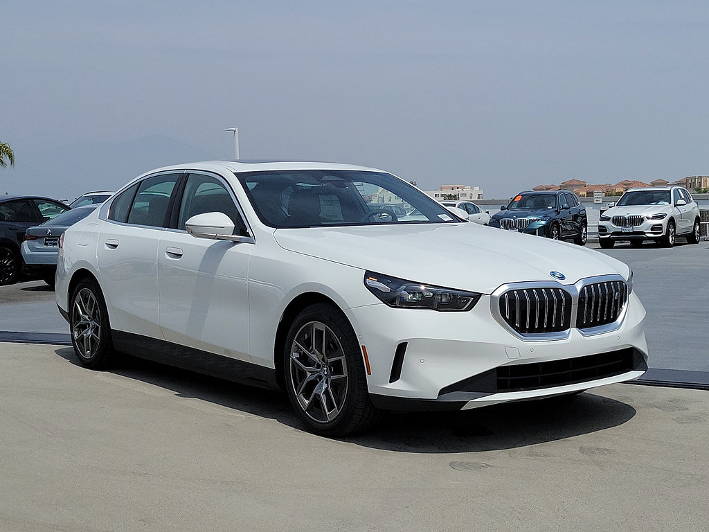 New 2026 BMW i5 M60 w/ Convenience Package RWD image 4