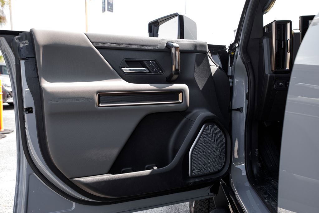 Used 2024 GMC Hummer EV 2X image 27