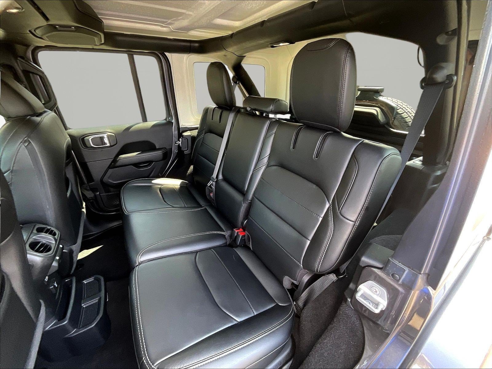 Used 2023 Jeep Wrangler Unlimited Sahara AWD/4WD image 22