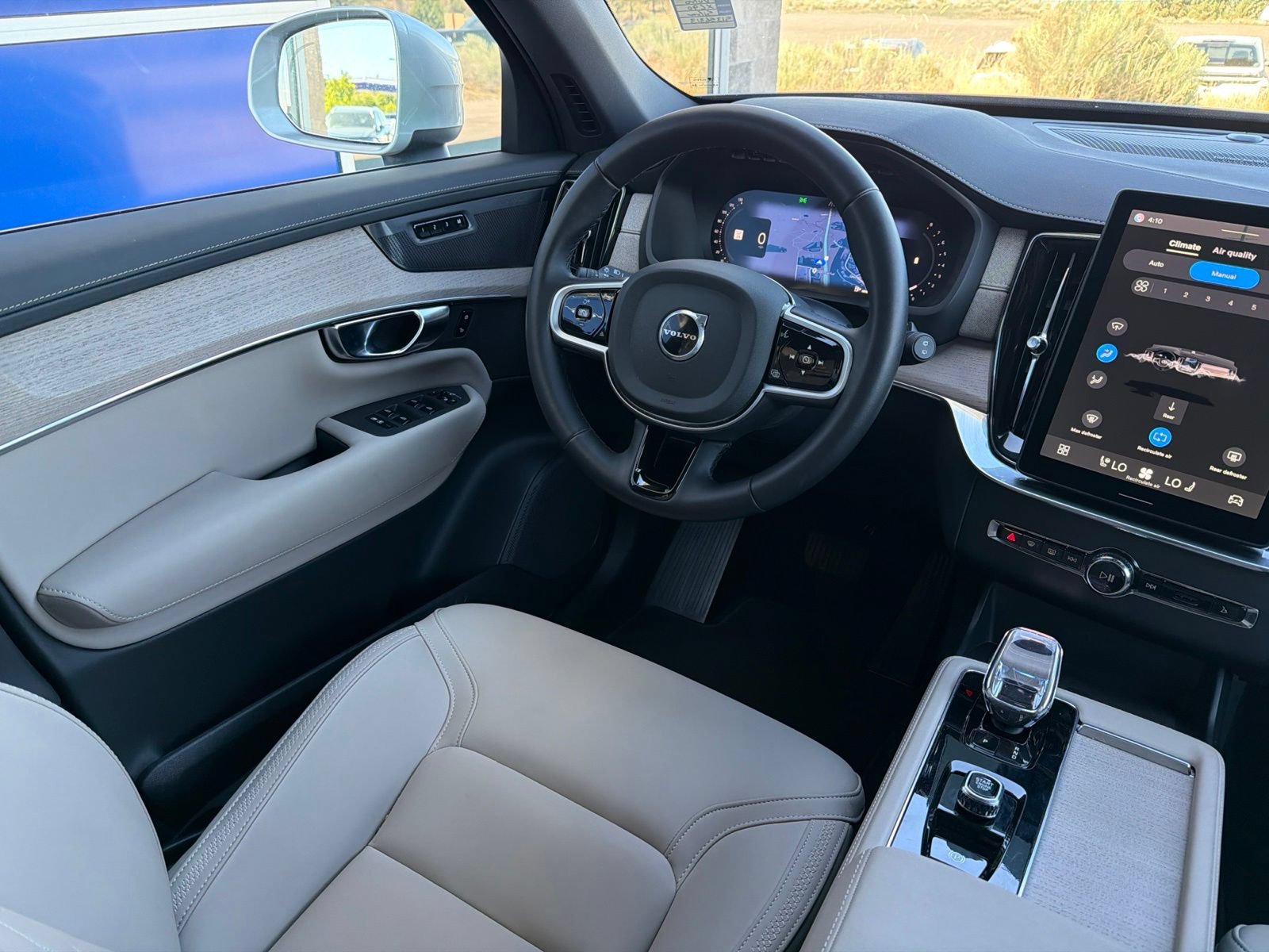 Used 2025 Volvo XC90 B6 Plus AWD/4WD image 12