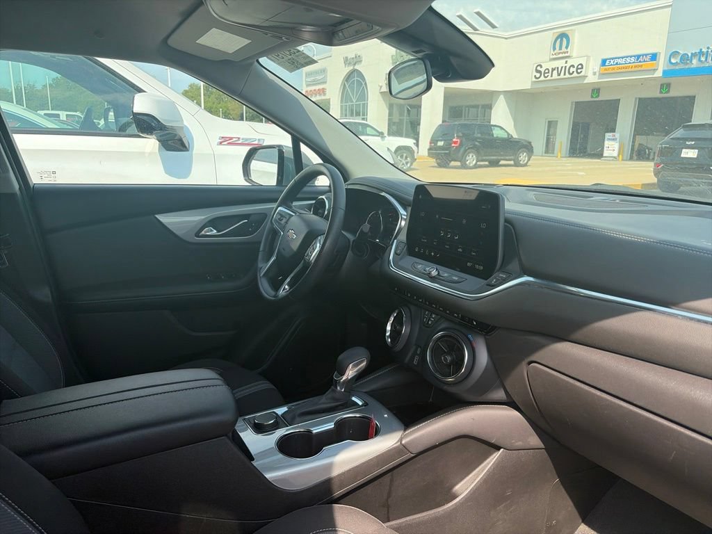 Used 2025 Chevrolet Blazer LT FWD image 12