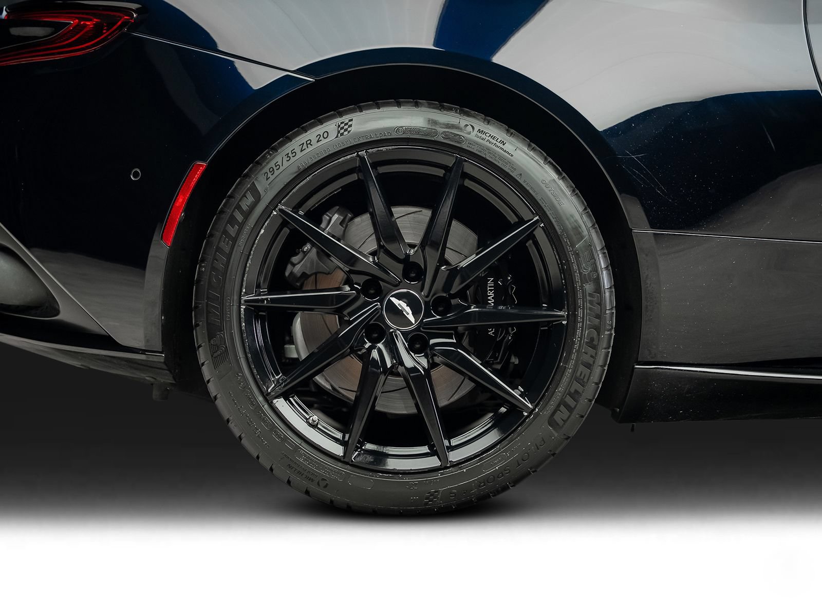 Used 2017 Aston Martin DB11 V12 RWD image 28