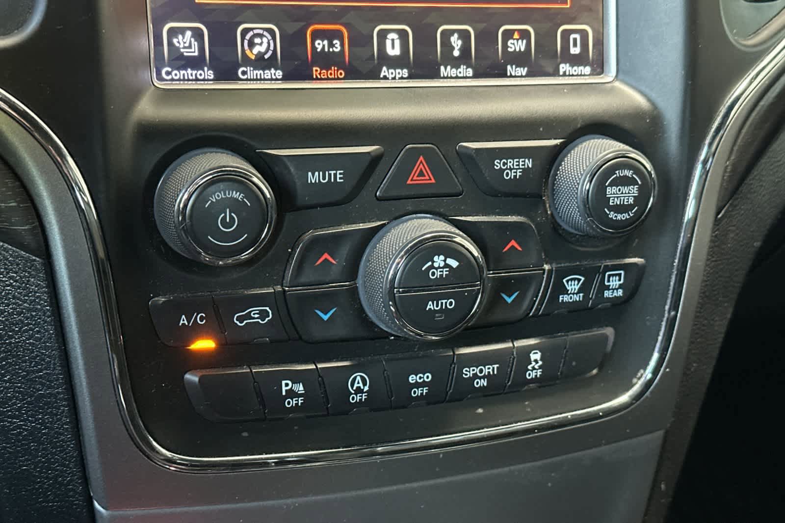 Used 2018 Jeep Grand Cherokee Altitude AWD/4WD image 22