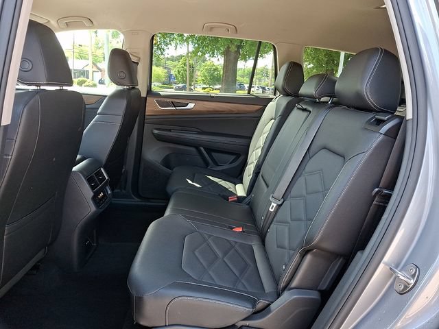 Used 2025 Volkswagen Atlas SE AWD/4WD image 12