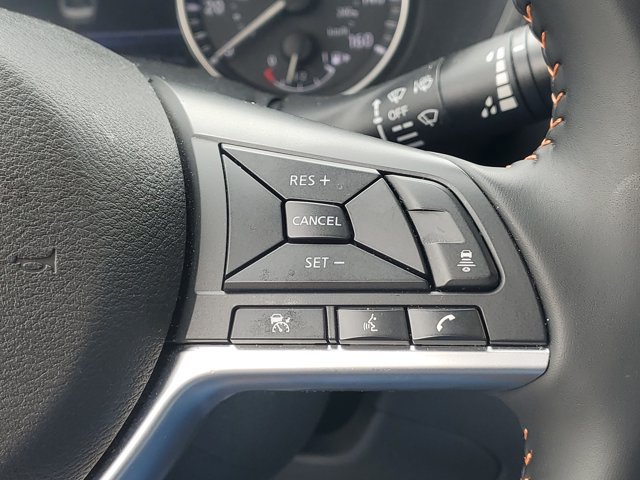 Certified 2025 Nissan Sentra SR FWD image 9