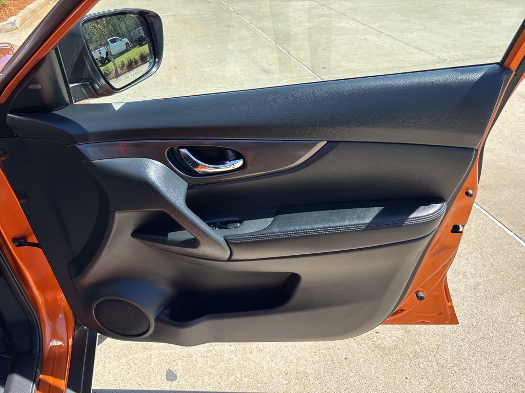 Used 2017 Nissan Rogue SV image 45