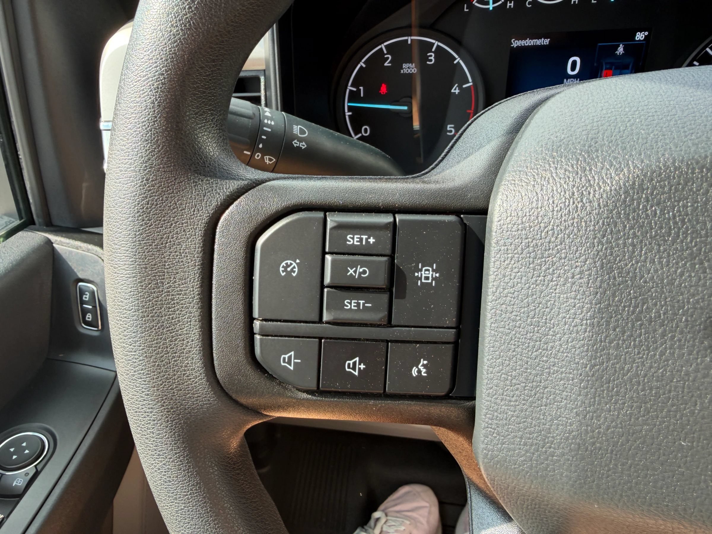 Used 2024 Ford F550 4x4 Regular Cab Super Duty image 22