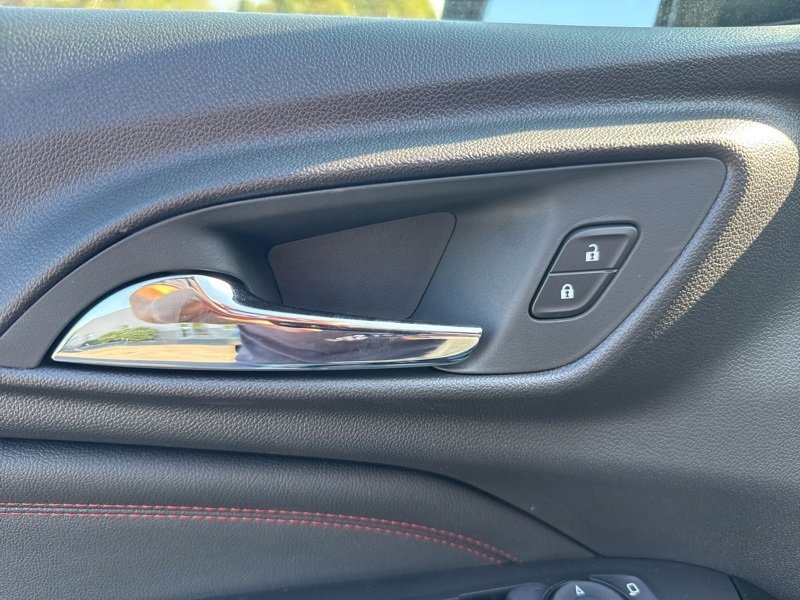 New 2025 Chevrolet Trax RS w/ Sunroof Package image 17