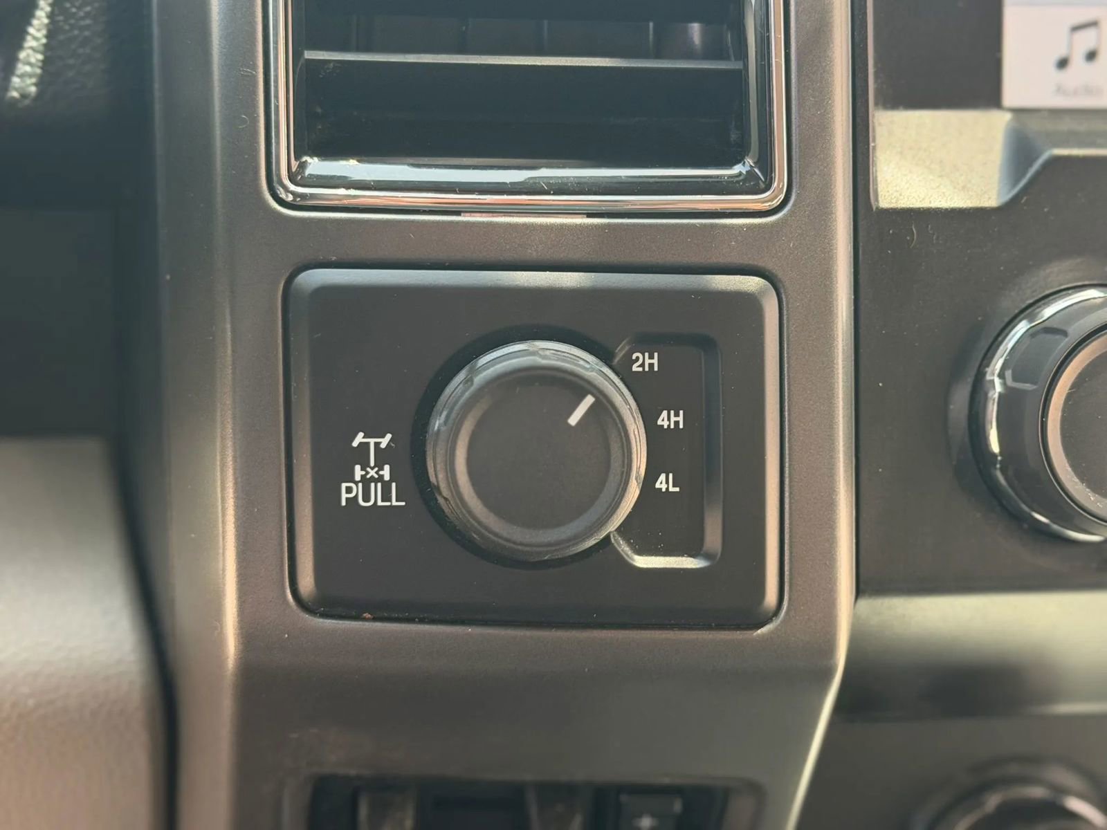 Used 2019 Ford F250 XLT w/ XLT Premium Package AWD/4WD image 35