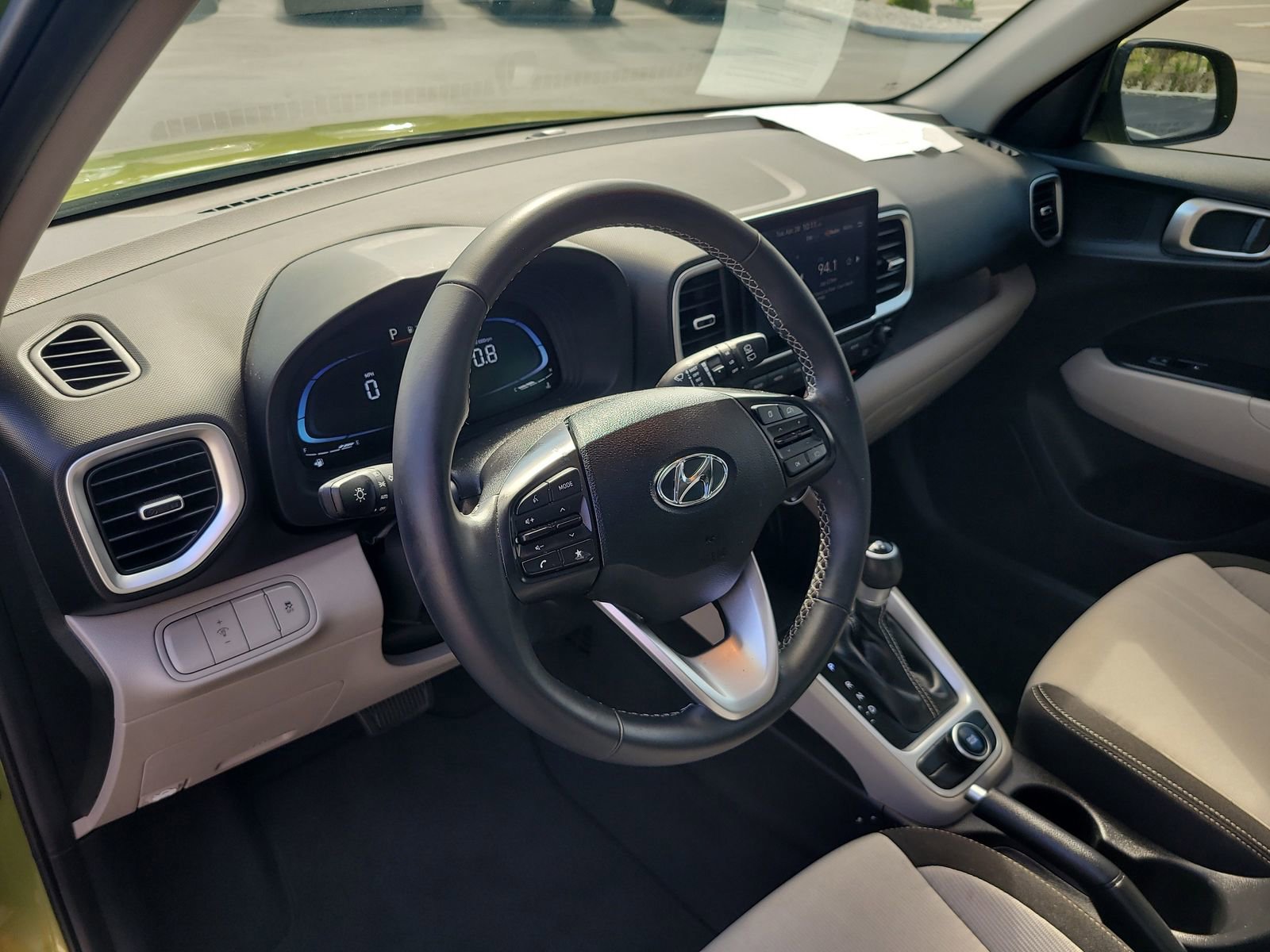 Used 2024 Hyundai Venue SEL FWD image 18