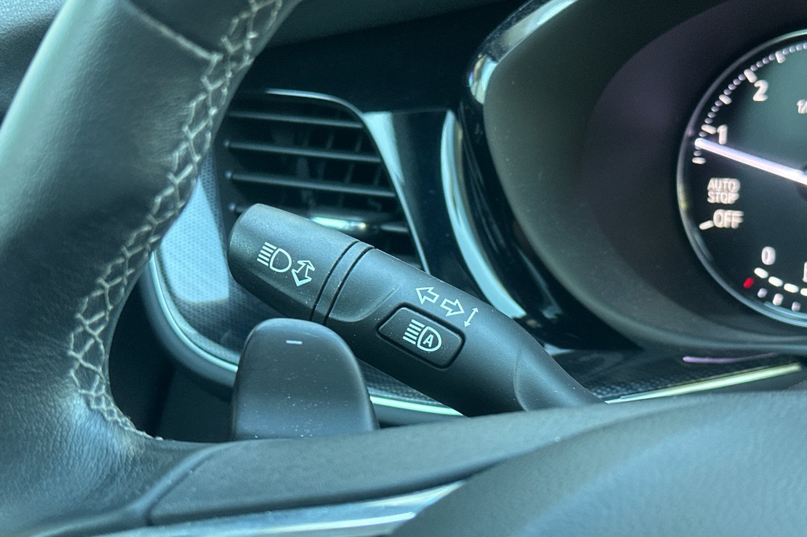 Used 2021 Buick Envision Essence FWD image 38