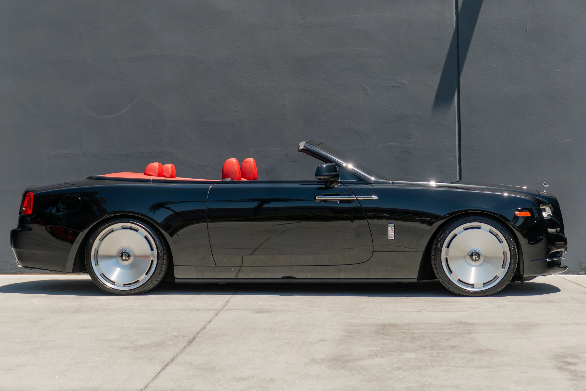 Used 2019 Rolls-Royce Dawn RWD image 7