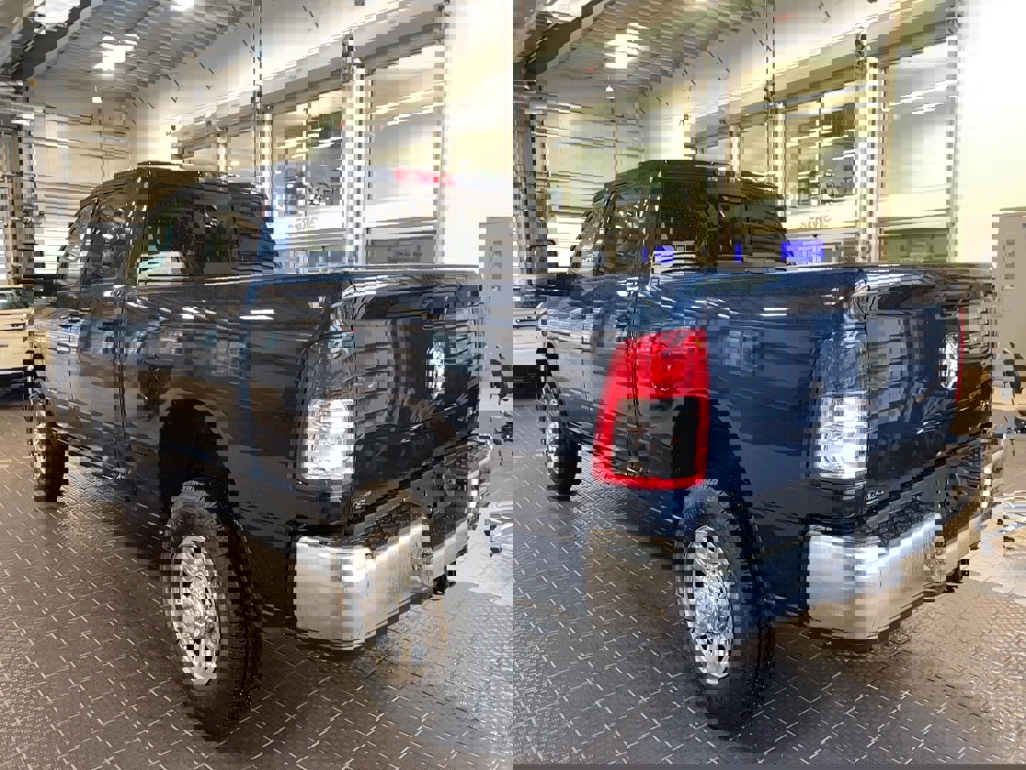 Used 2024 RAM 2500 Tradesman w/ Chrome Appearance Group image 9