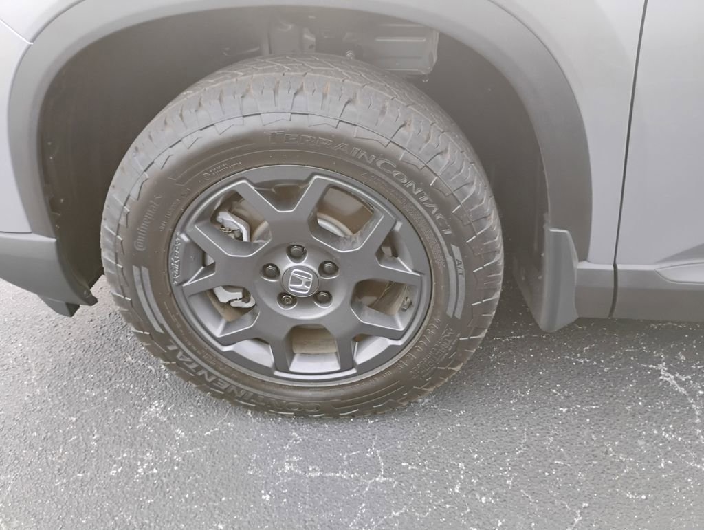Used 2025 Honda Pilot TrailSport image 10