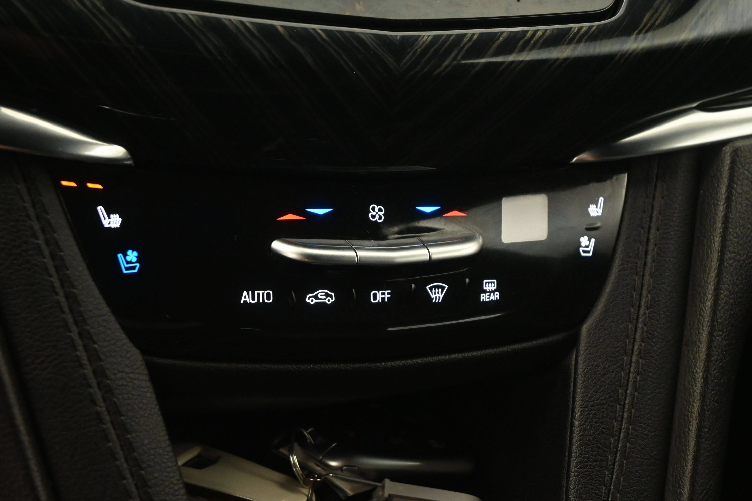 Used 2023 Cadillac XT6 Premium Luxury w/ Technology Package FWD image 30