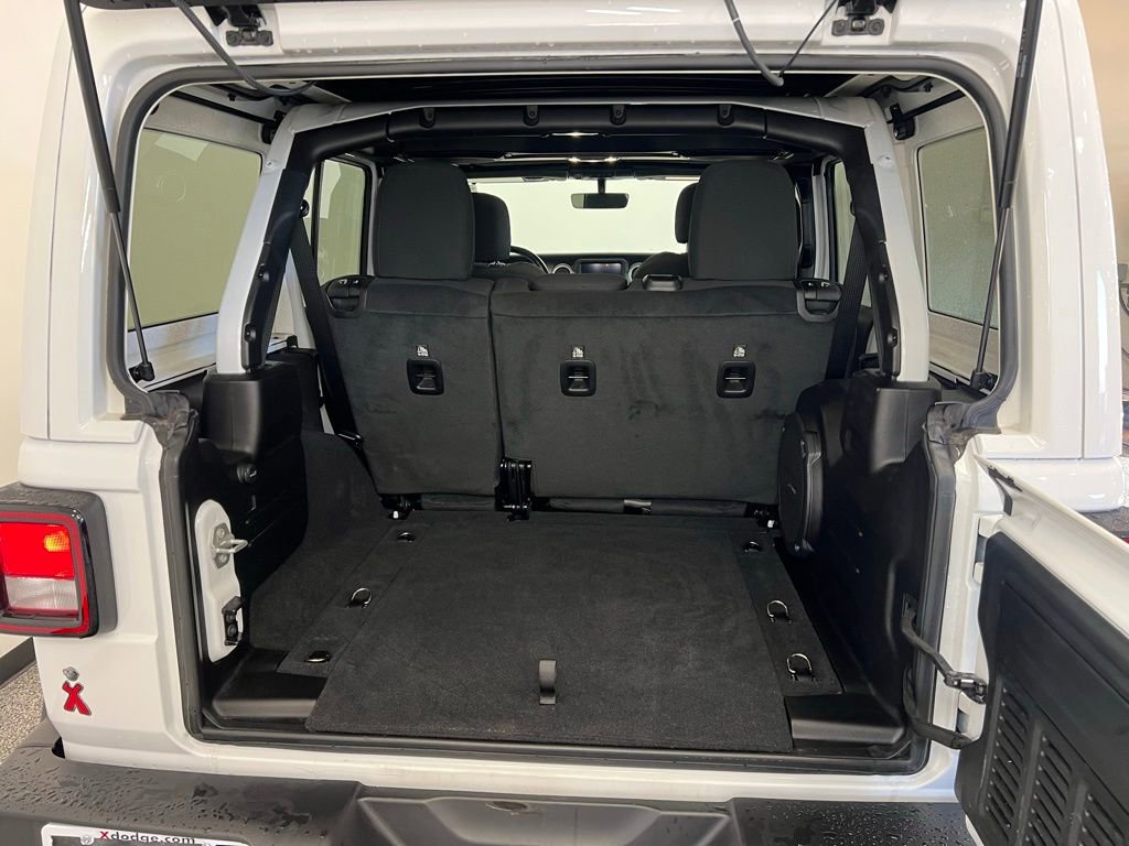 Used 2022 Jeep Wrangler Unlimited Sahara w/ Cold Weather Group image 7