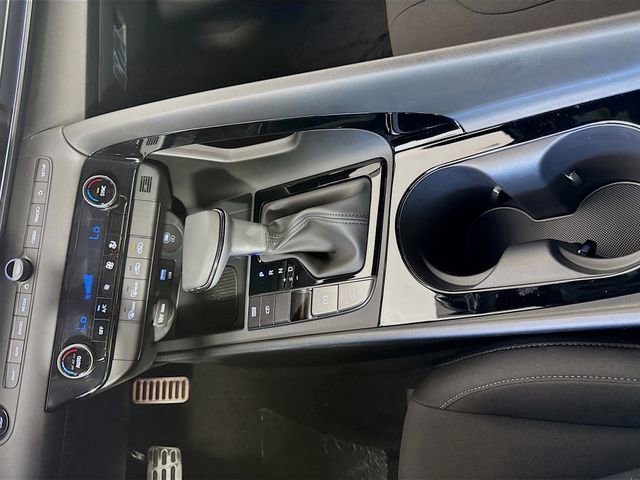New 2025 Hyundai Elantra SEL FWD image 15