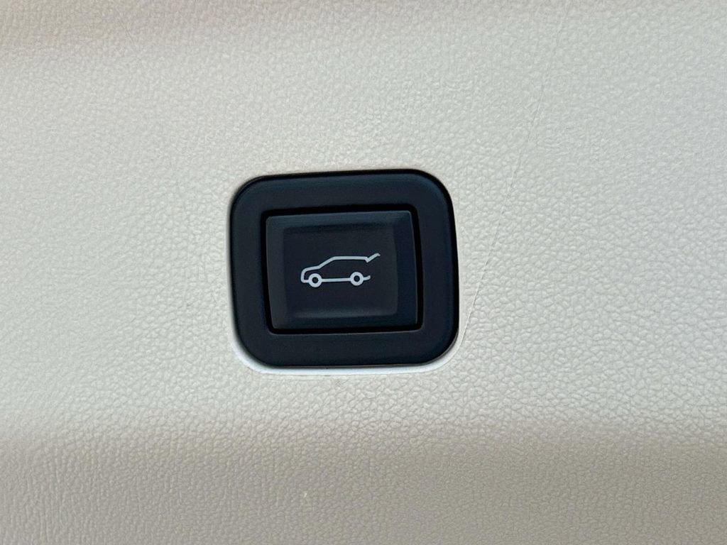 Certified 2023 Cadillac Escalade Sport Platinum w/ Heavy-Duty Trailer Package AWD/4WD image 13