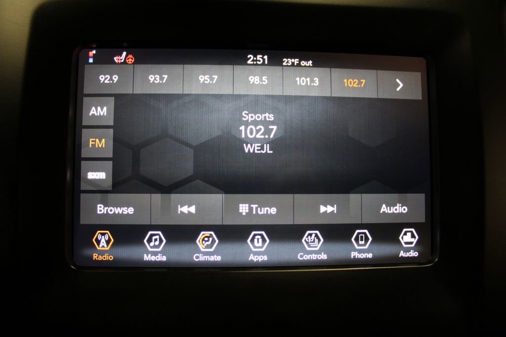 Used 2021 Jeep Cherokee Latitude Plus image 14