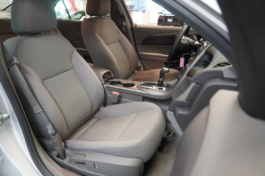 Used 2013 Chevrolet Malibu LS FWD image 30