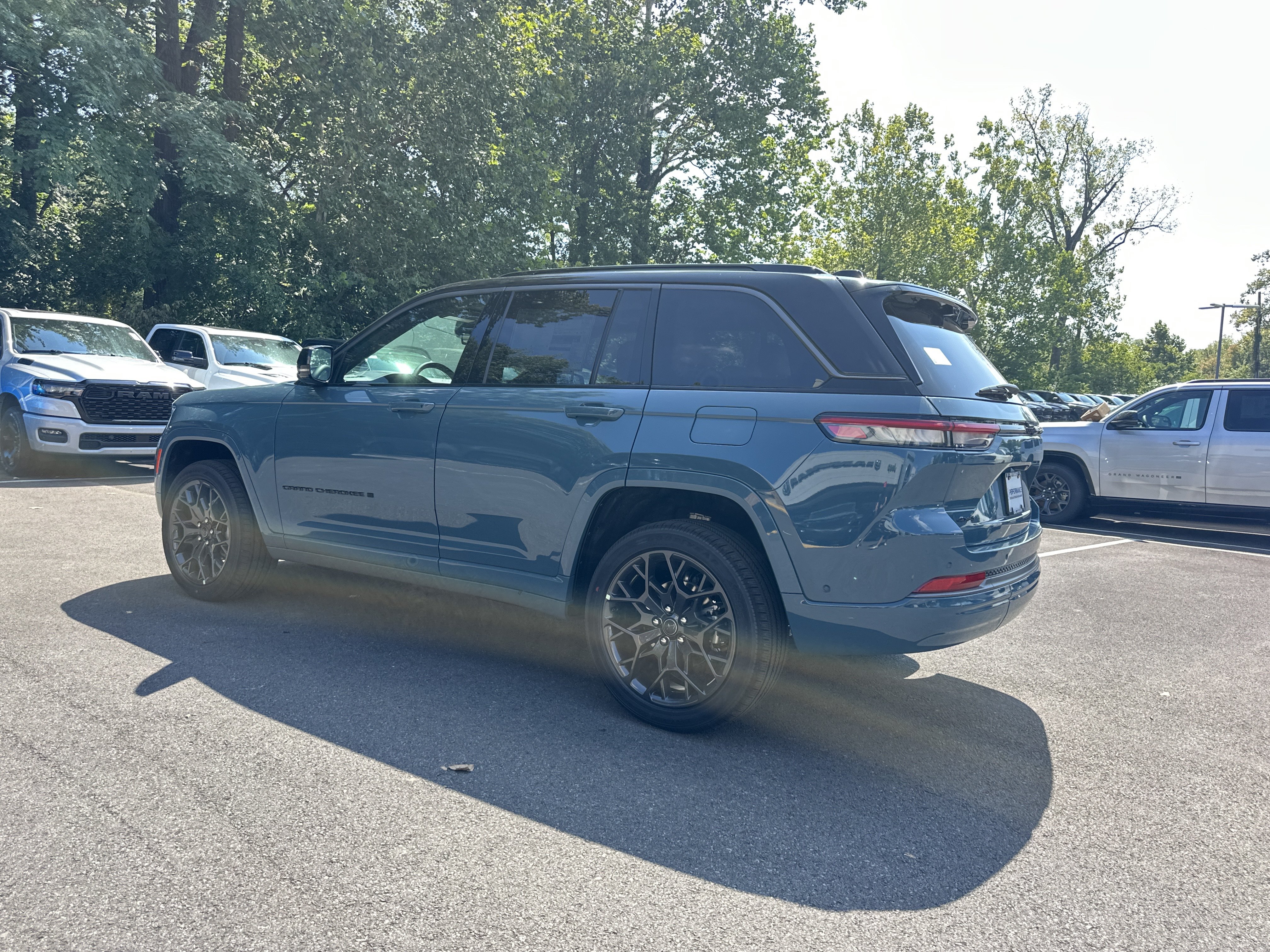 New 2027 Jeep Grand Cherokee Summit w/ Adv Protech Group IV AWD/4WD image 29