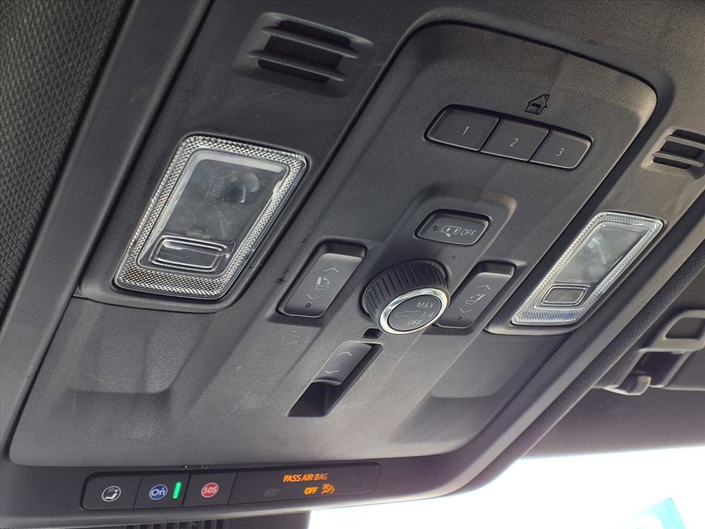 Used 2023 Chevrolet Suburban Premier image 15