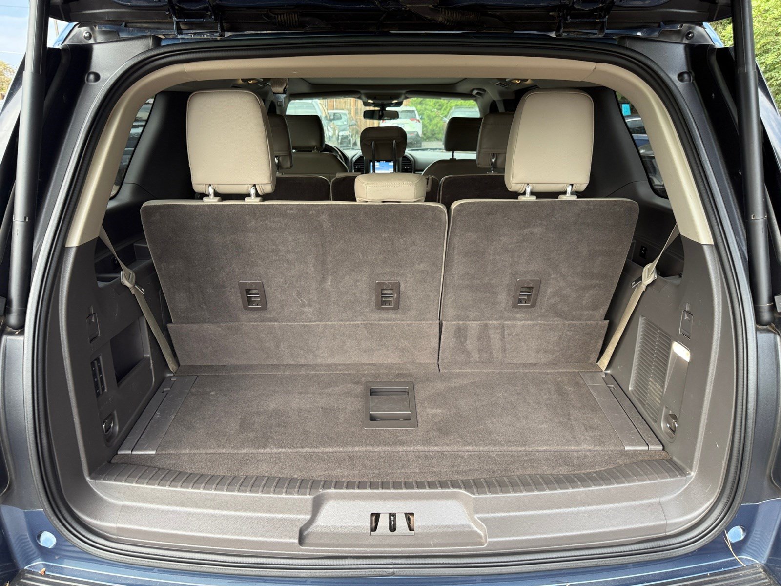 Used 2019 Ford Expedition Limited w/ Equipment Group 301A AWD/4WD image 32