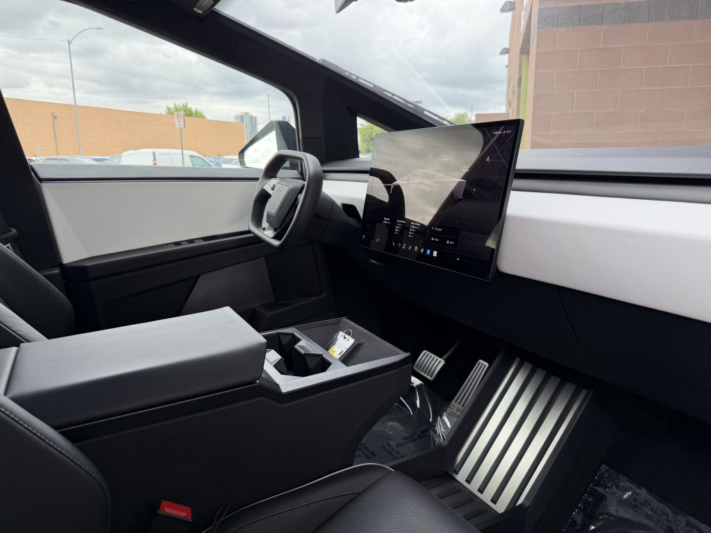 Used 2024 Tesla Cybertruck AWD Crew Cab image 44