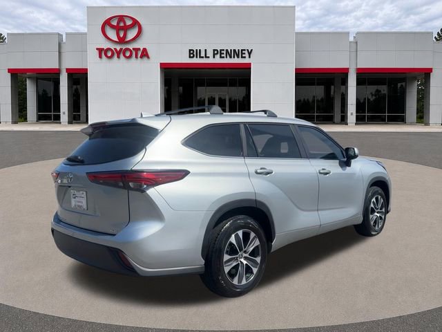 Used 2023 Toyota Highlander XLE FWD image 6